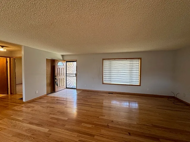 1112 W Saratoga Ave — Photo 5