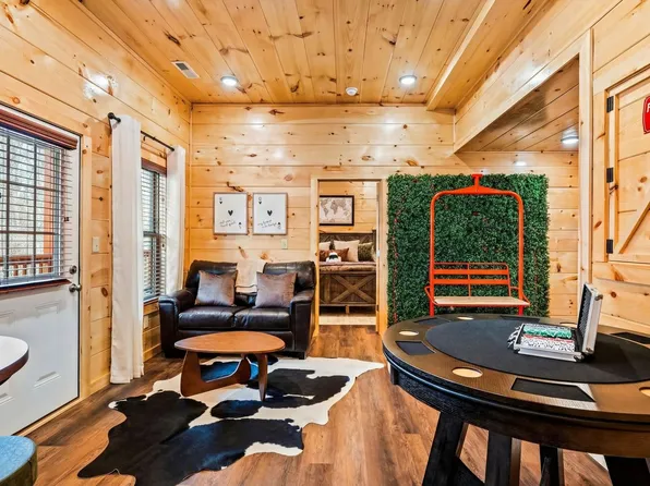 805 String Run Way #Id1471732p, Pigeon Forge, TN 37863