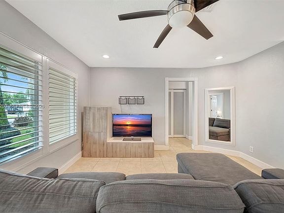 3rd image of 1501 SW 35th Ter