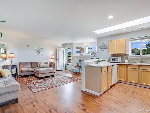 4th image of 3629 Wetmore Ave APT C