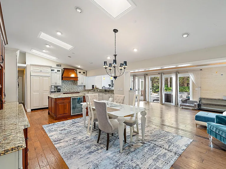542 N Cypress Dr — Photo 5