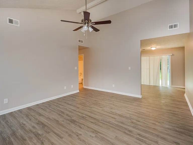 417 Willow Ct SE — Photo 4