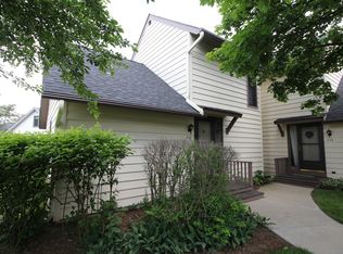 756 Chandler Rd, Gurnee, IL 60031