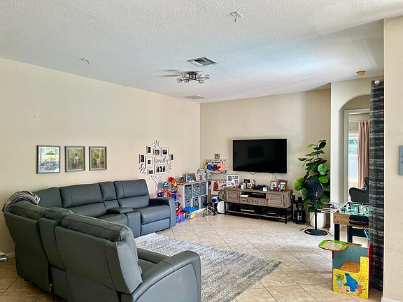 4th image of 127 Palm Beach Plantation Boulevard