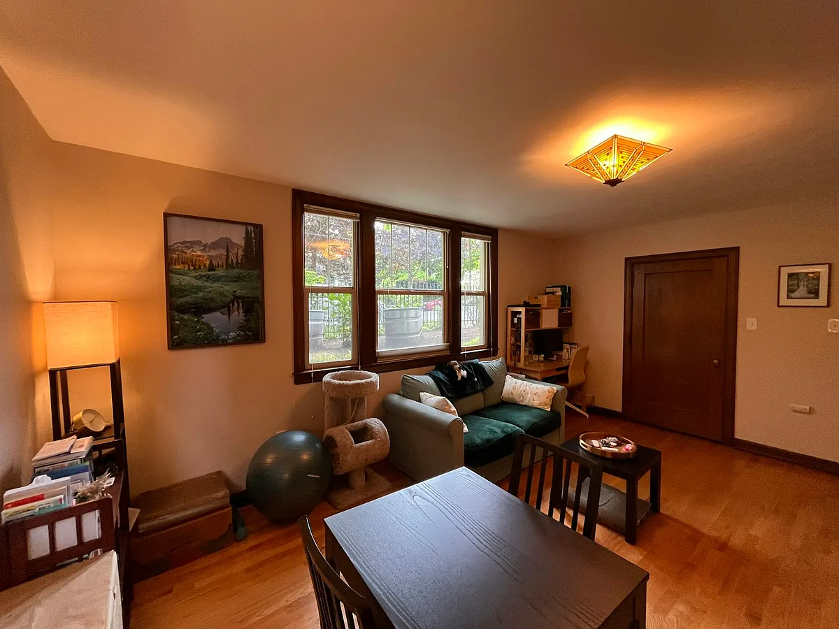 Building Photo - 956 10th Ave E #2