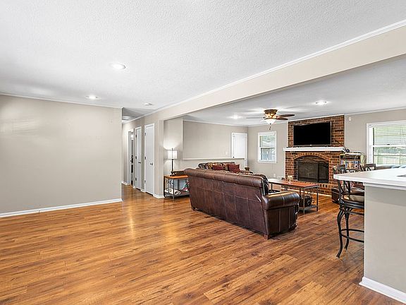 4th image of 524 NW Brock Cir