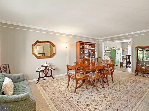 4th image of 16856 Miranda Ln