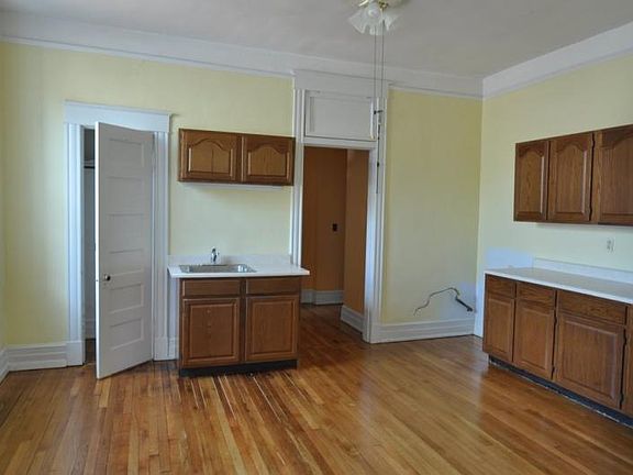3rd image of 2906 Monument Ave APT 03
