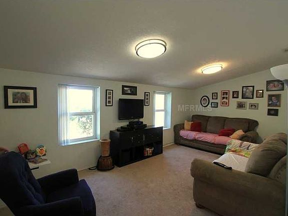 5th image of 2025 Houndslake Dr