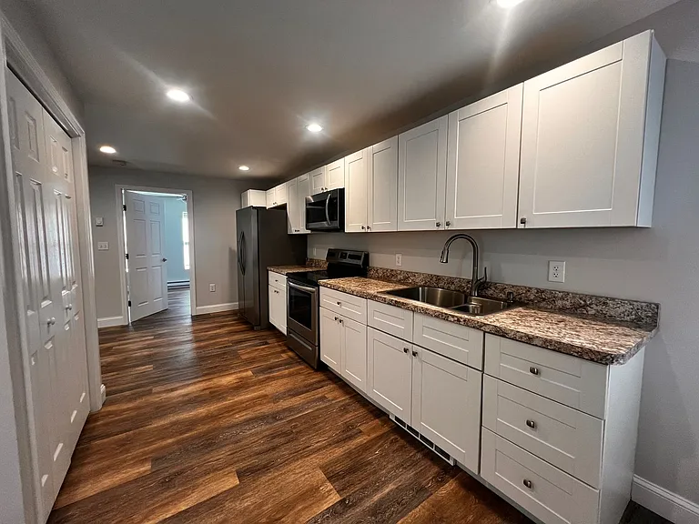 137 S Main St — Photo 15