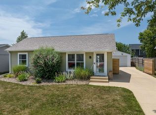 3428 Ardsley Ln SW, Cedar Rapids, IA 52404