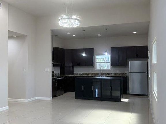 2nd image of 2811 Lavanda Dr