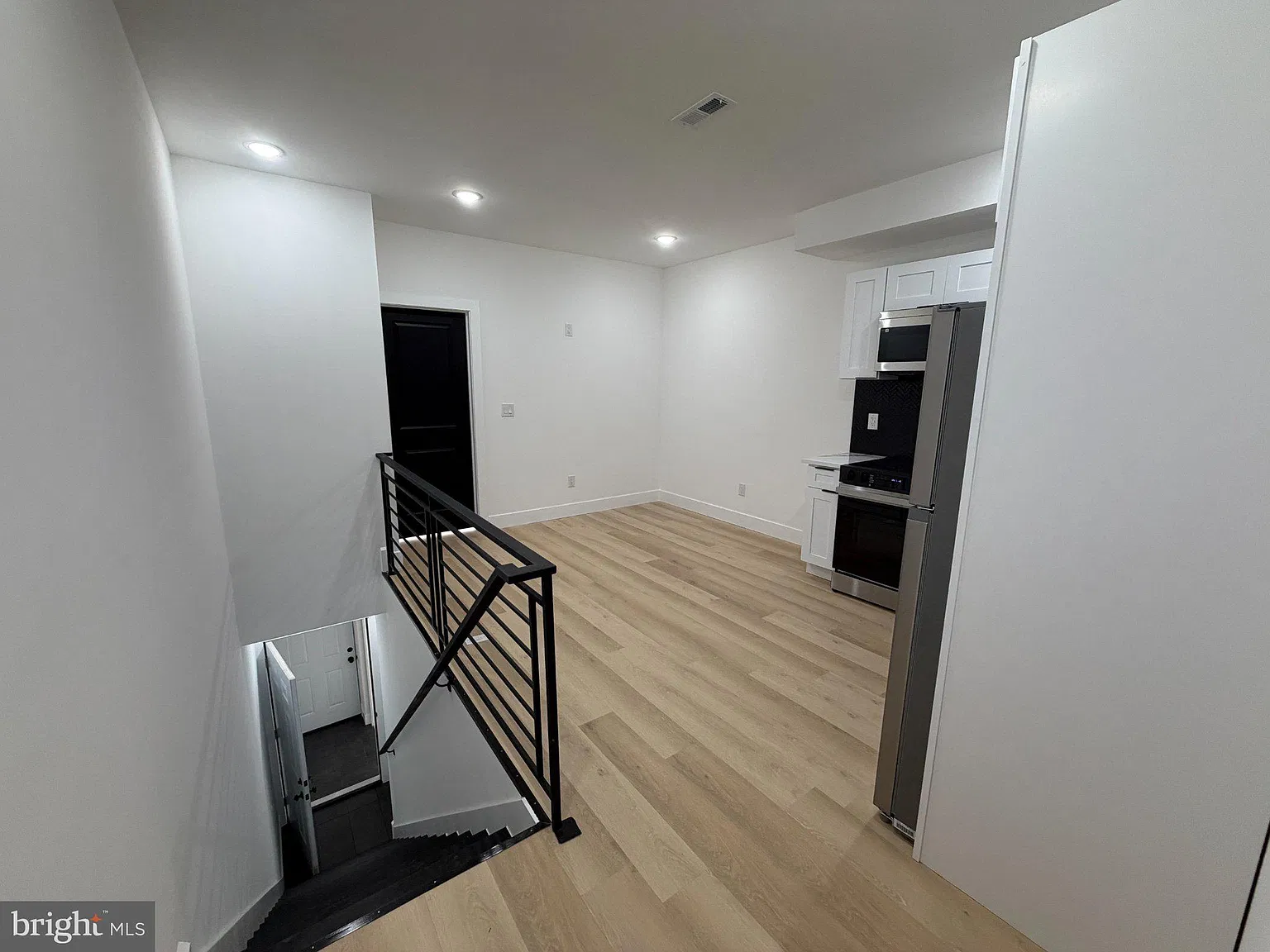 2 bed, 1.0 bath, 800 sqft, $1,600 — Photo 3