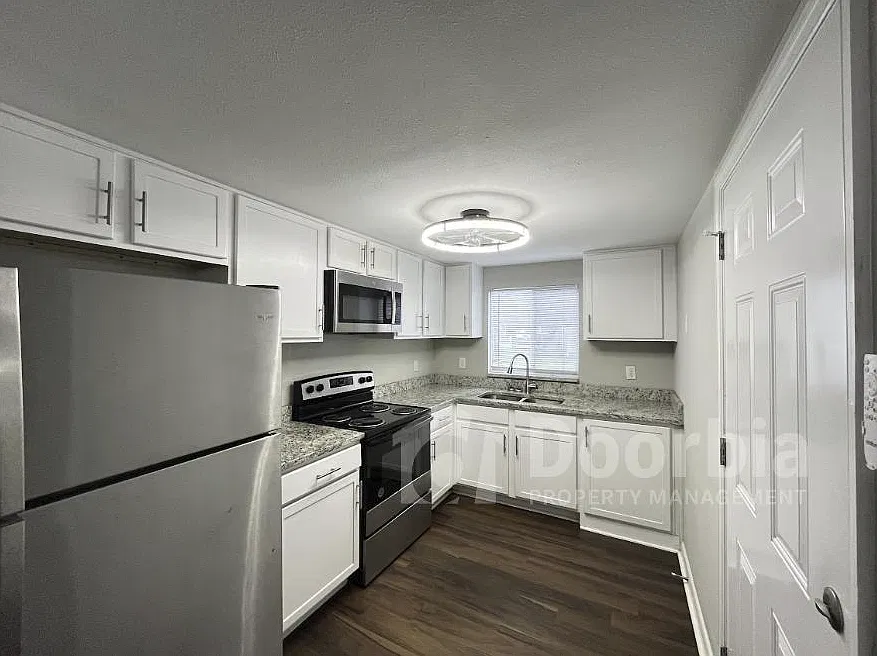 Beautifully Updated 1-Bedroom, 1-Bathroom Duplex with Covered Parking! — Photo 1