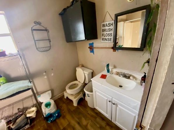 208 N 7th St, Okemah, OK 74859