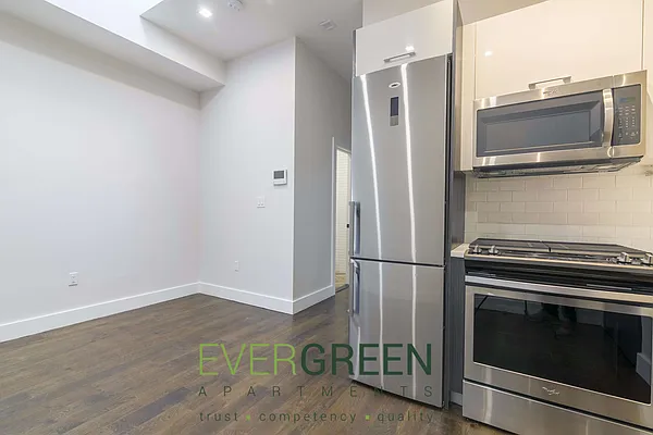 Rented by Evergreen Apartments BK | media 2