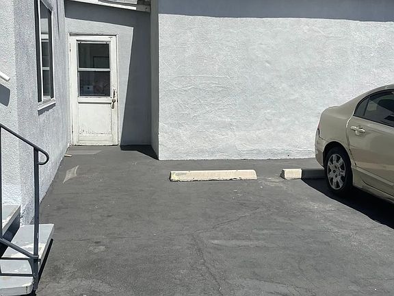3rd image of 5690 Sawtelle Blvd