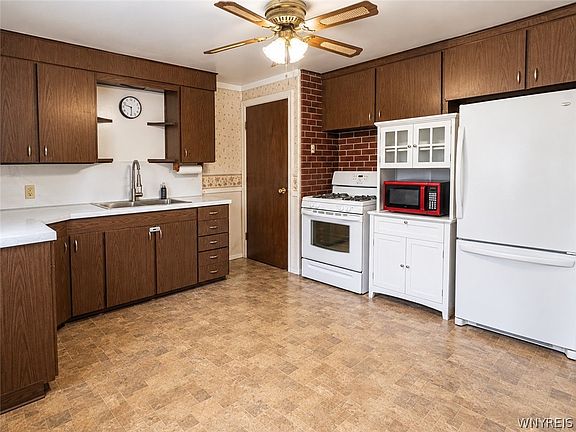 3rd image of 65 Pleasant View Dr