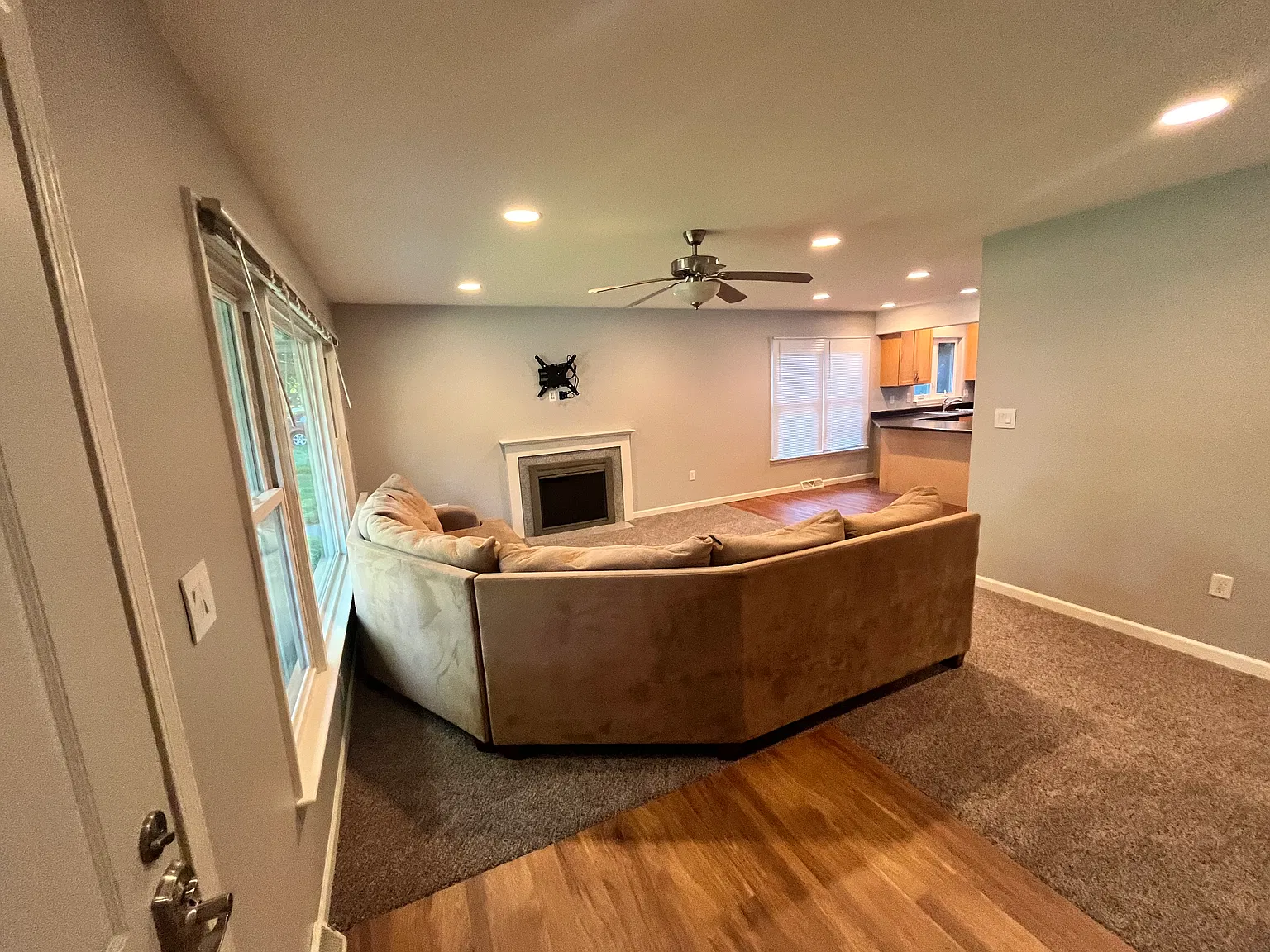 3 bed, 1872 sqft, $2,400 — Photo 2