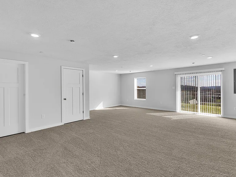 126 Scotland Ln — Photo 28
