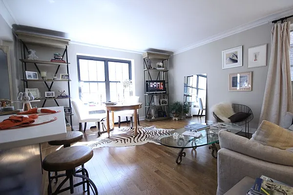 Rented by Dynamik Realty | media 8