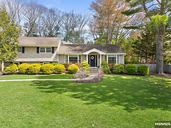 2nd image of 548 Rivervale Rd
