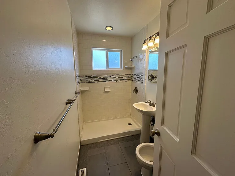 982 Vine St — Photo 9