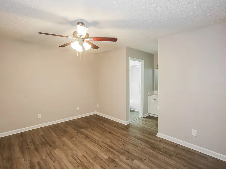 431 Hillcrest Dr — Photo 8