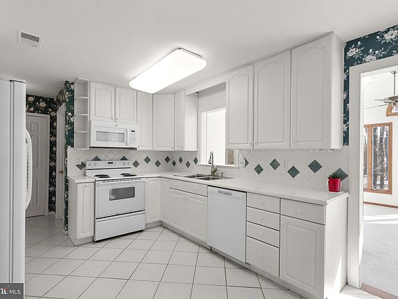 3rd image of 4404 Rendale Ct