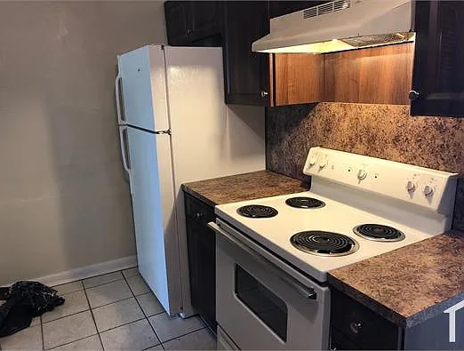 2211 NW 6th Ct — Photo 9