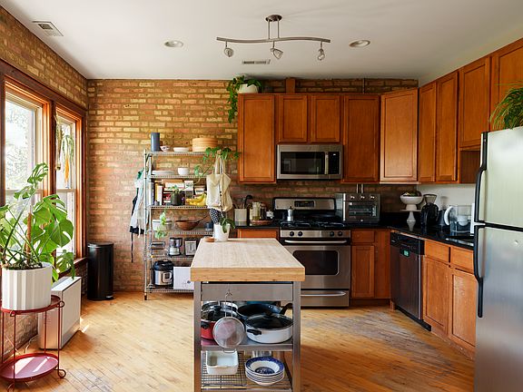 4th image of 1624 W Columbia Ave