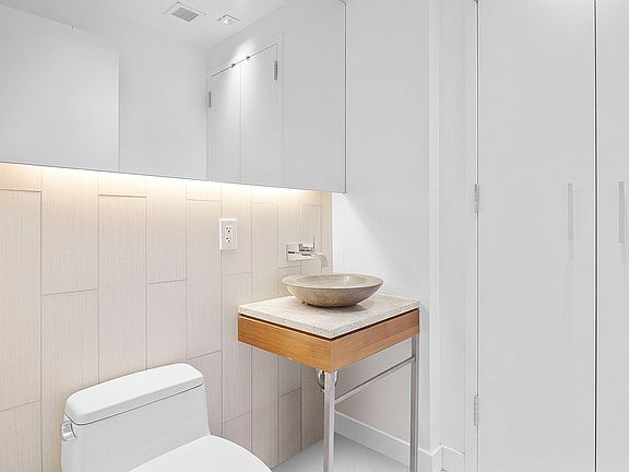 5th image of 555 W 59th St APT 11E