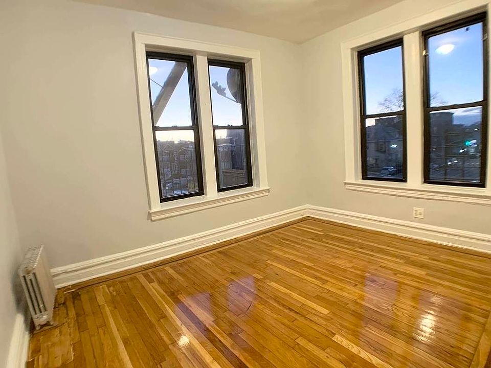 2nd image of 159 Bay 29 St #7