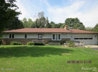 36544 Valley Dr, Paw Paw, MI 49079