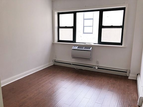 4th image of 2716 41st Ave #7D
