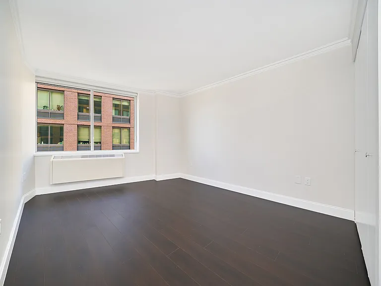 160 Riverside Blvd #12C — Photo 5