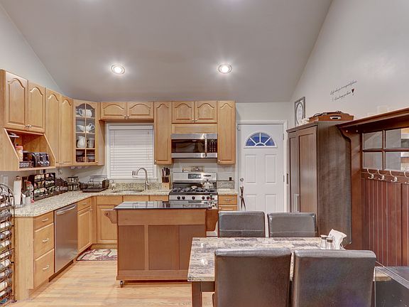 4th image of 32 Leibrock Ave