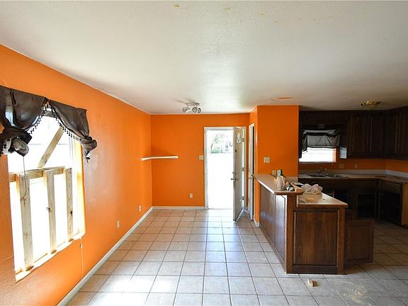 4th image of 4617 McCart Ave