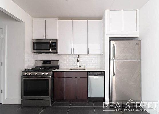 5th image of 90 Two Qns Blvd #630