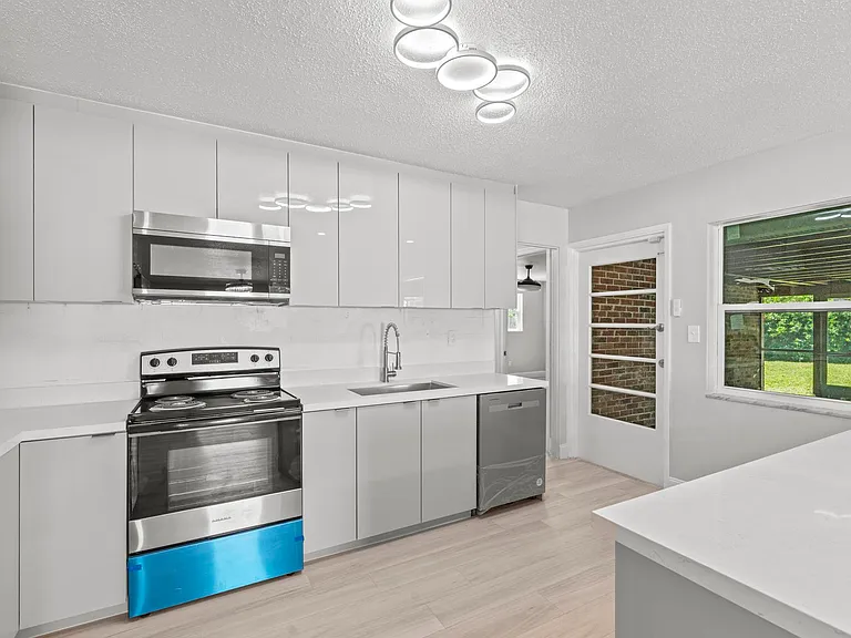 534 E Del Monte Ave — Photo 22