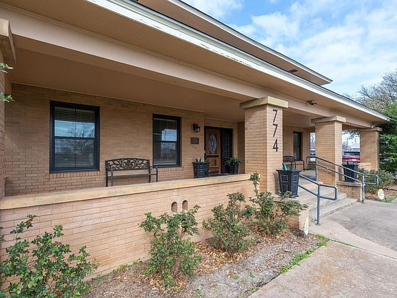 Front porch with timeless charm!