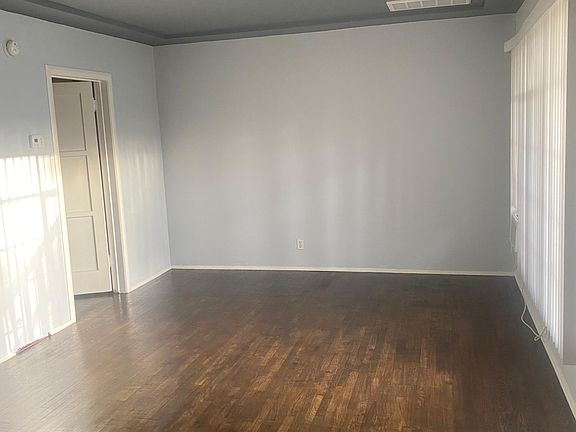3rd image of 4752 Kraft Ave