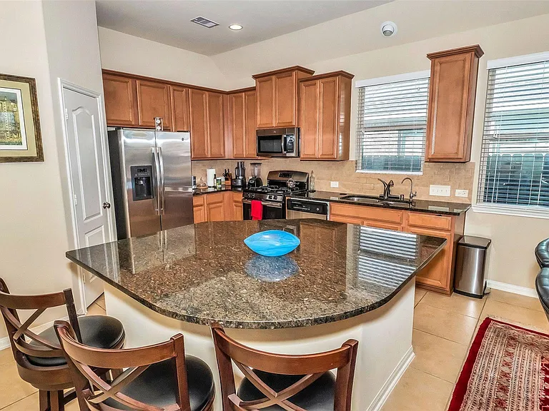 8807 Seguin Cove Ln — Photo 7