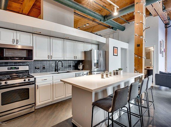 2nd image of 2222 W Diversey Ave APT 210