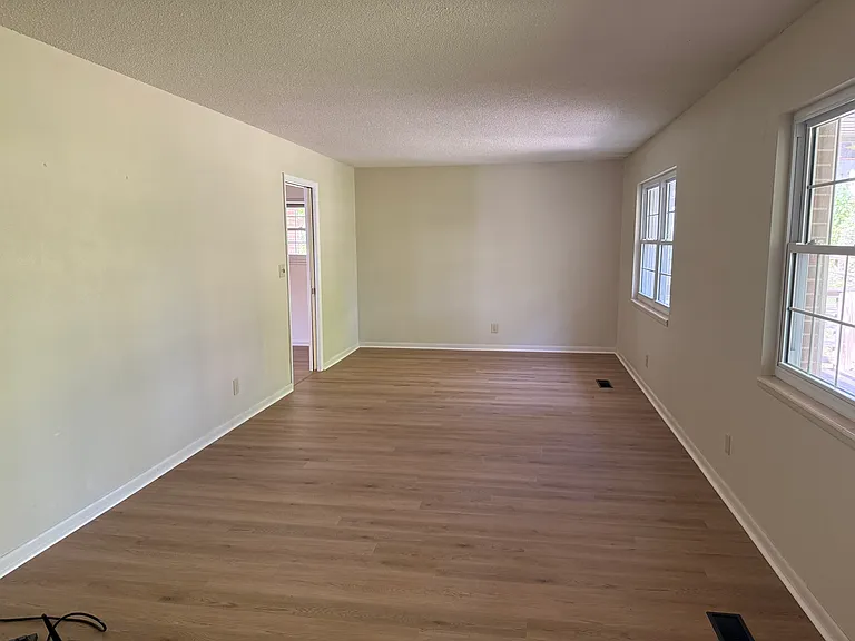 923 W Crest Rd — Photo 5