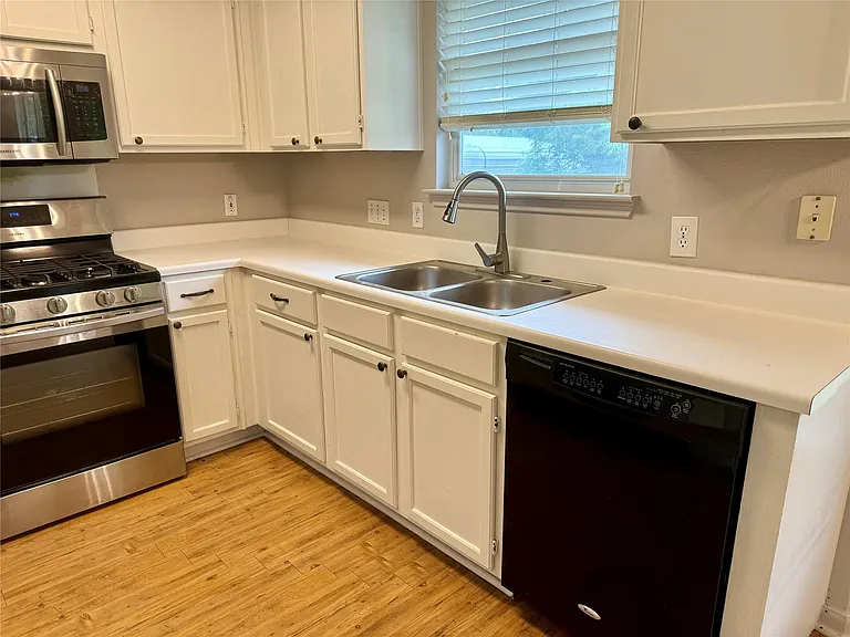 1806 Dublin Dr — Photo 7