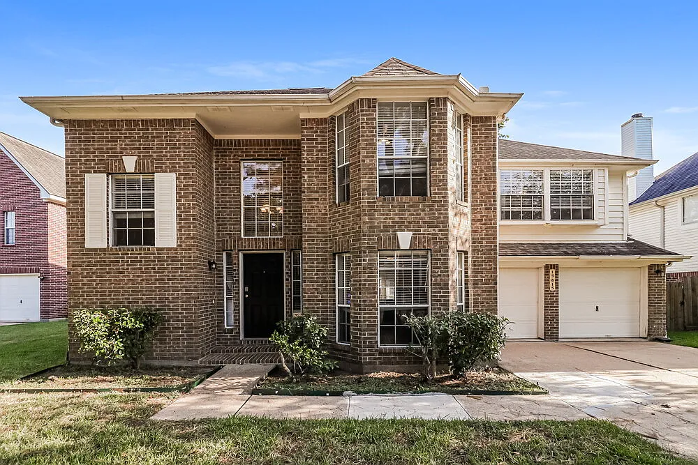 3 bed, 2.5 bath, 2030 sqft, $2,205 — Photo 1