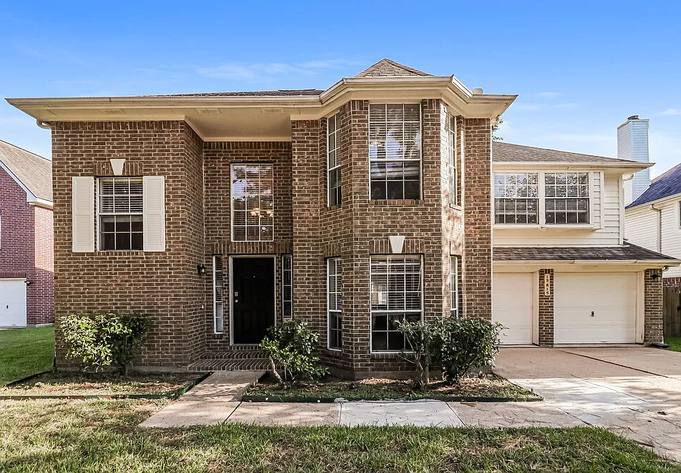 15815 Spruce River Ct