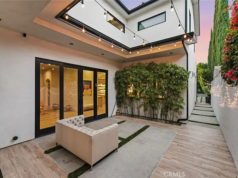 13135 Chandler Blvd — Photo 14