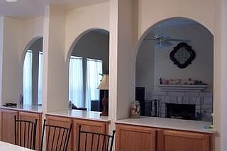 4th image of 215 W Bartlett Dr
